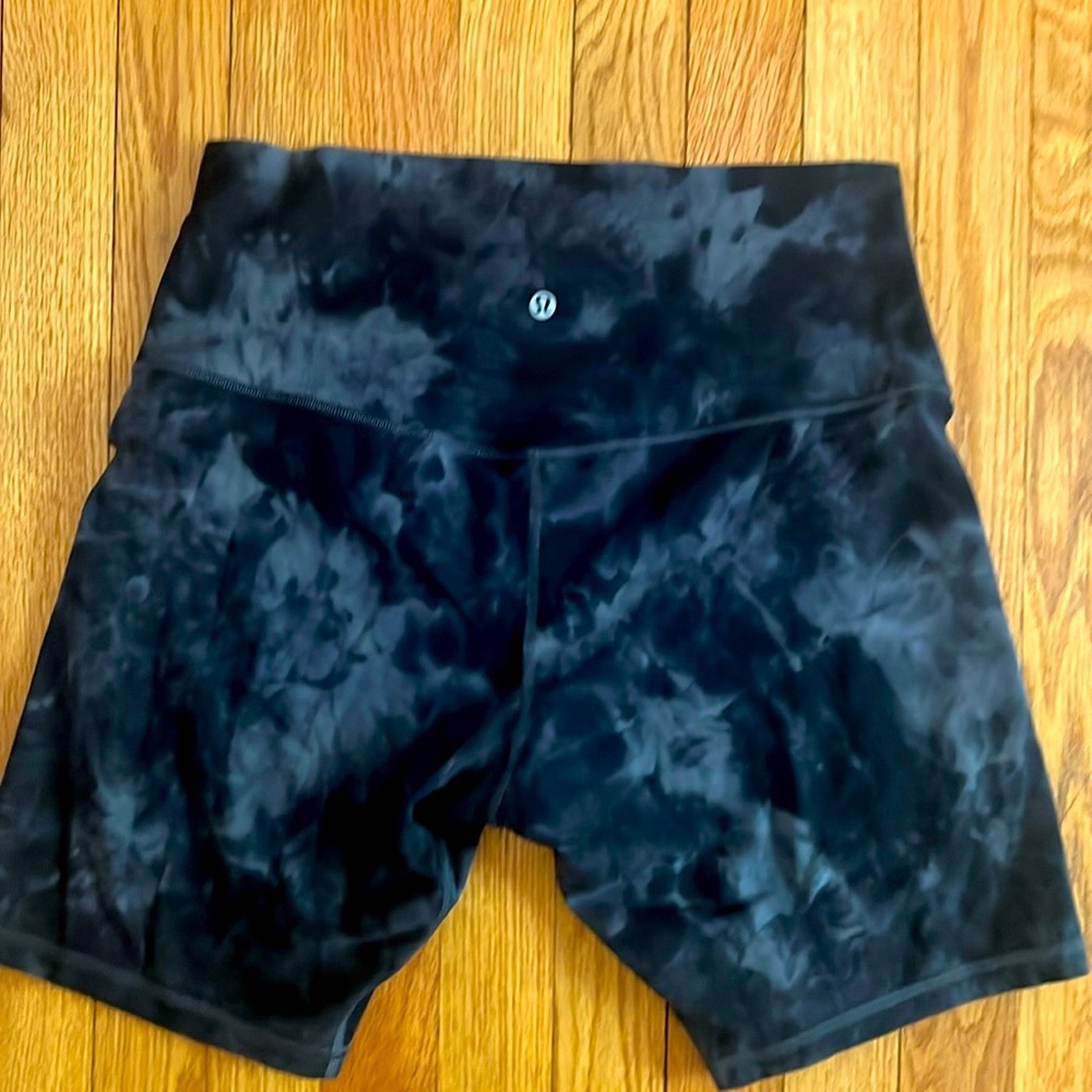 Lululemon black and grey tie dye wash size 10